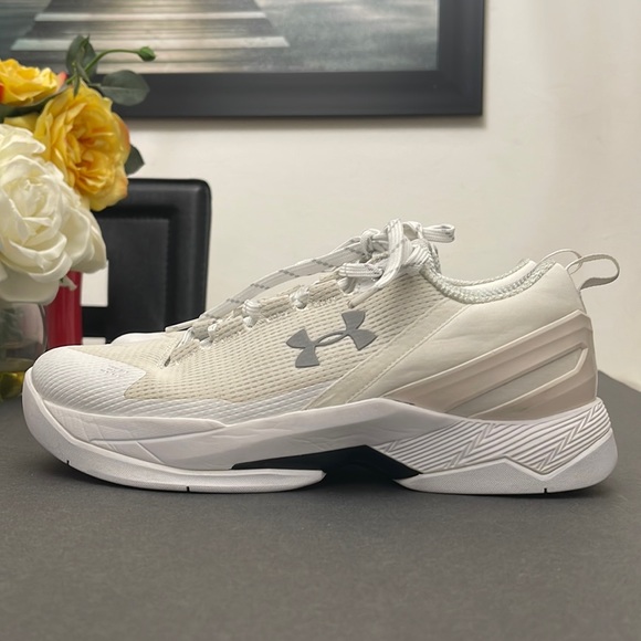 Under Armour Other - UNDER ARMOUR STEPH CURRY GETTING ROASTED RUNNING SNEAKERS MENS-BOY SIZE 7Y